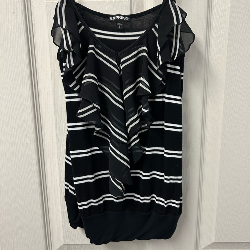 🔥2 for 30.00 🔥Express tops